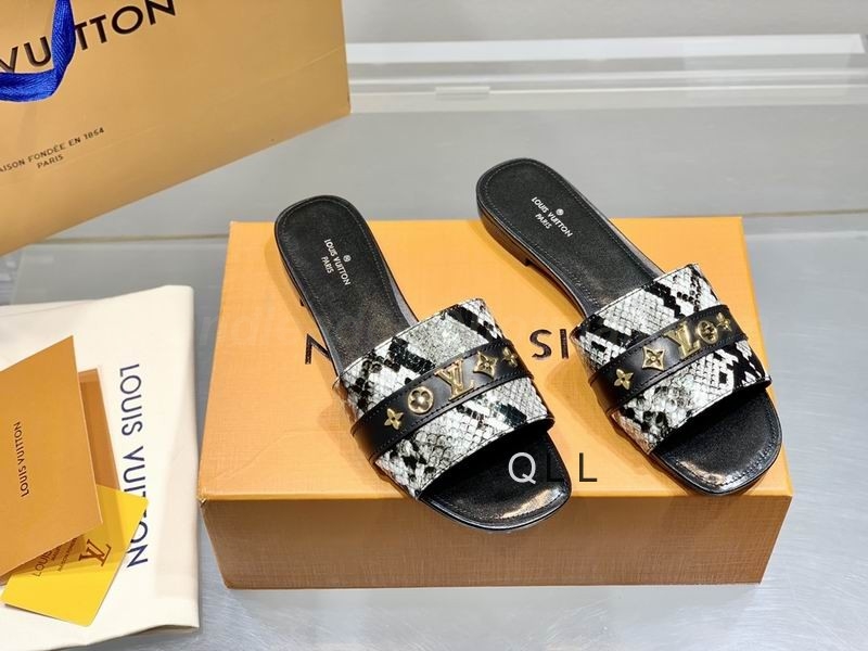 Louis Vuitton Women's Slippers 82